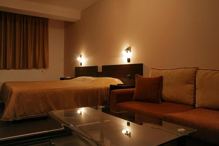 Hotel Finix Sandanski Oda fotoğraf