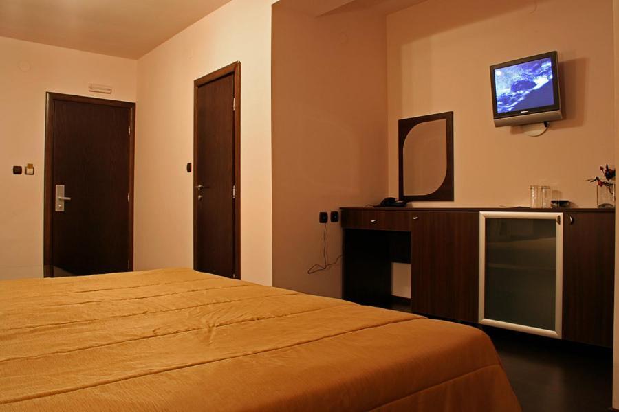 Hotel Finix Sandanski Oda fotoğraf