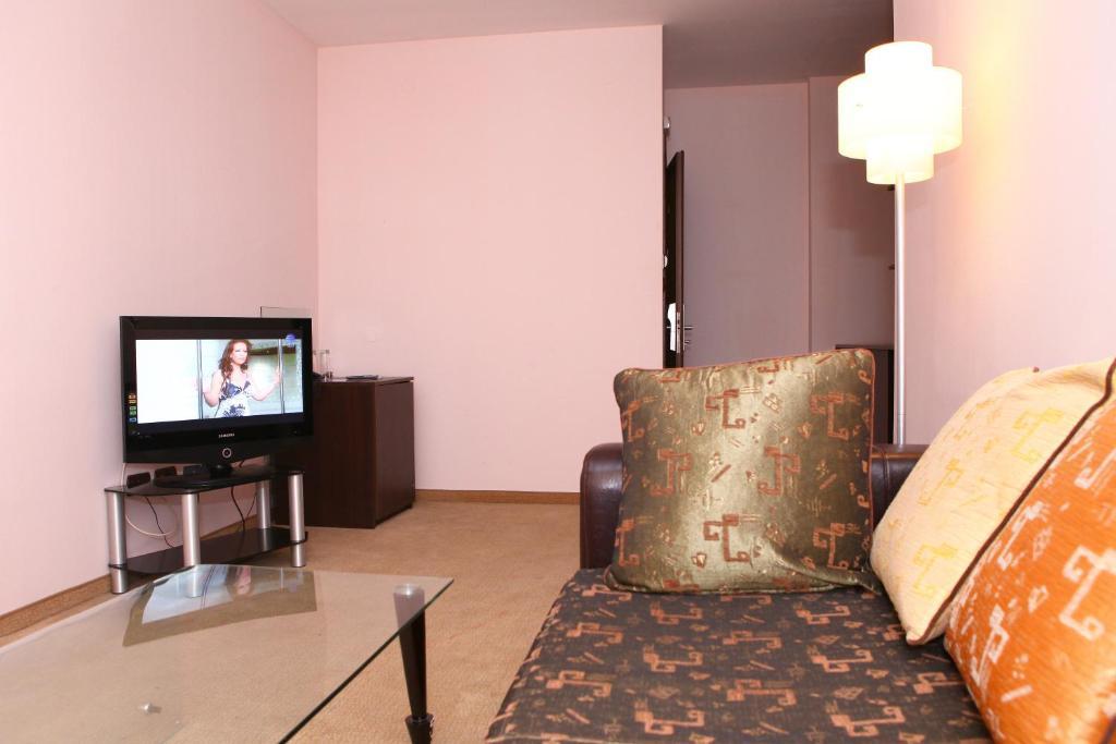 Hotel Finix Sandanski Oda fotoğraf